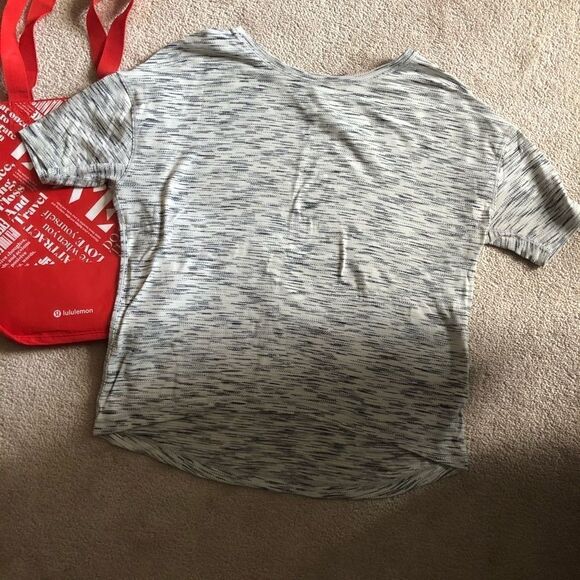 Lululemon run it out tee🍋 - Picture 1 of 7